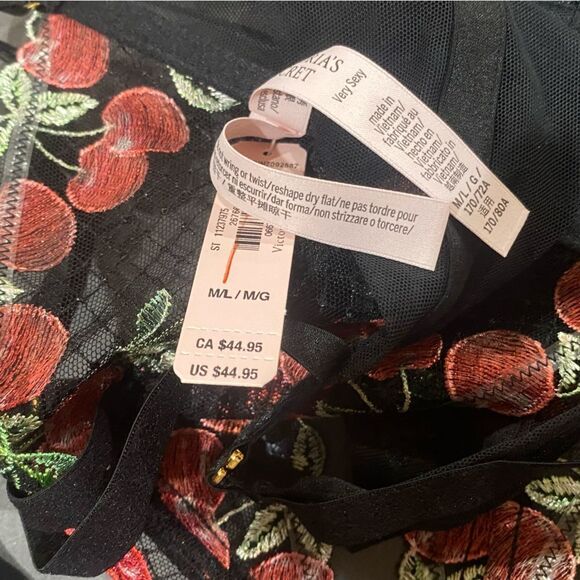 VERY SEXY
Cherry Embroidery Garter Belt M/L - Picture 11 of 11